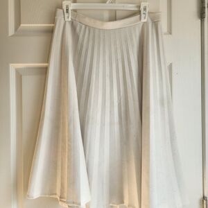 Elegant White Pleated Skirt